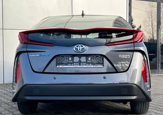 TOYOTA Prius Plug-in 1.8 Hybrid Prestige