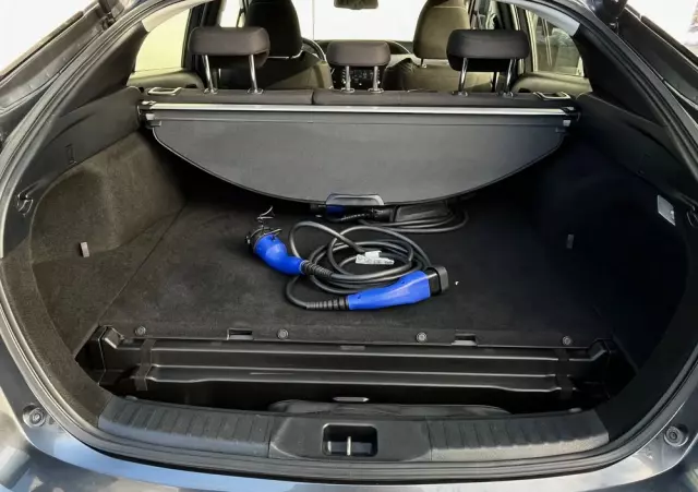 TOYOTA Prius Plug-in 1.8 Hybrid Prestige