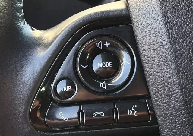 TOYOTA Prius Plug-in 1.8 Hybrid Prestige