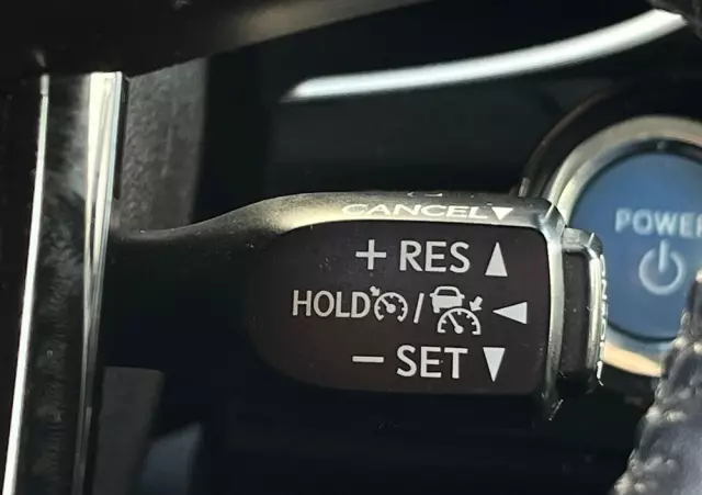 TOYOTA Prius Plug-in 1.8 Hybrid Prestige