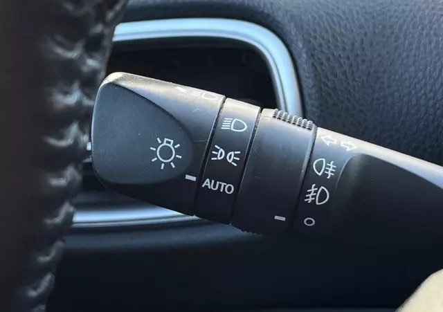 TOYOTA Prius Plug-in 1.8 Hybrid Prestige