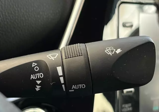 TOYOTA Prius Plug-in 1.8 Hybrid Prestige