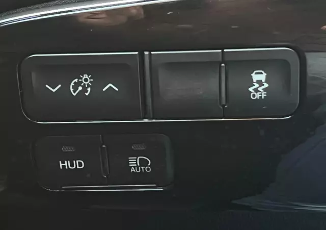 TOYOTA Prius Plug-in 1.8 Hybrid Prestige