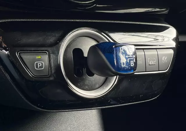 TOYOTA Prius Plug-in 1.8 Hybrid Prestige