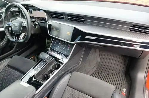 AUDI S6 