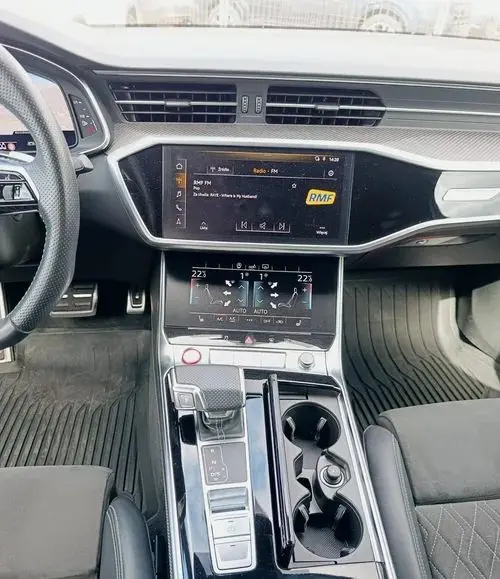 AUDI S6 