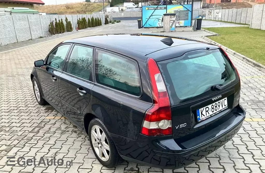 VOLVO V50 