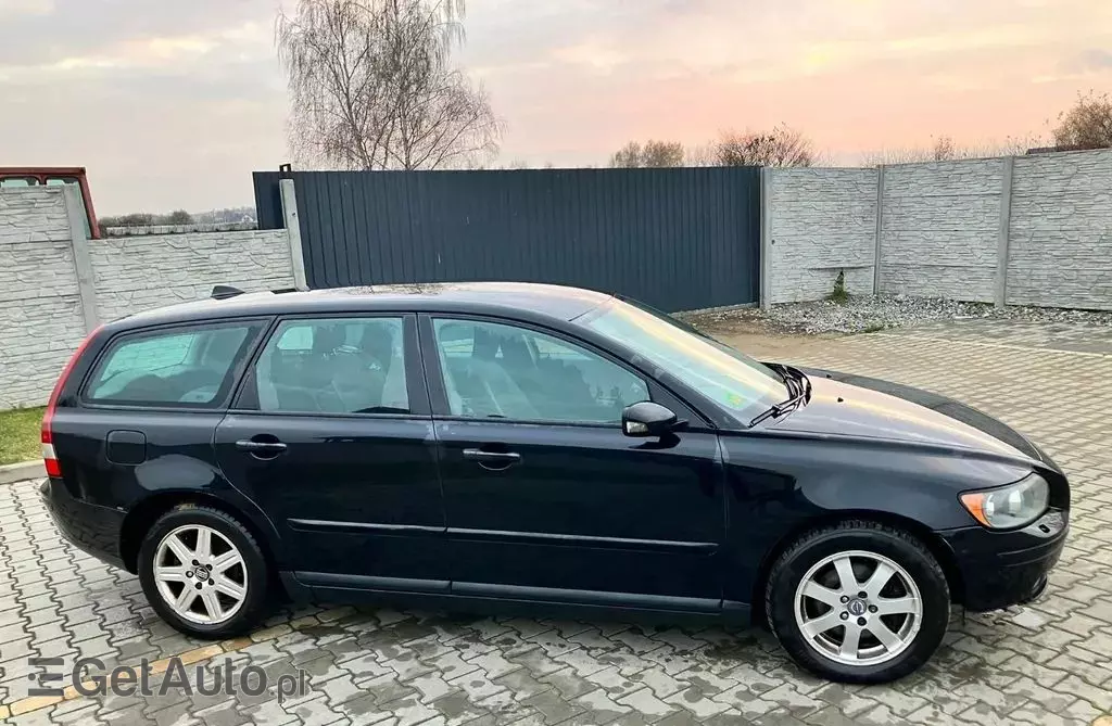 VOLVO V50 