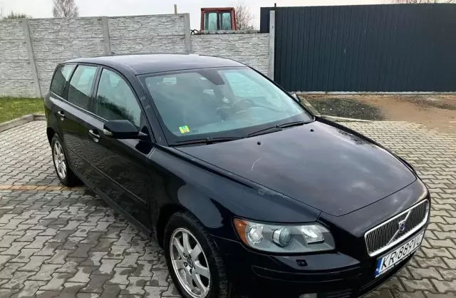 VOLVO V50 
