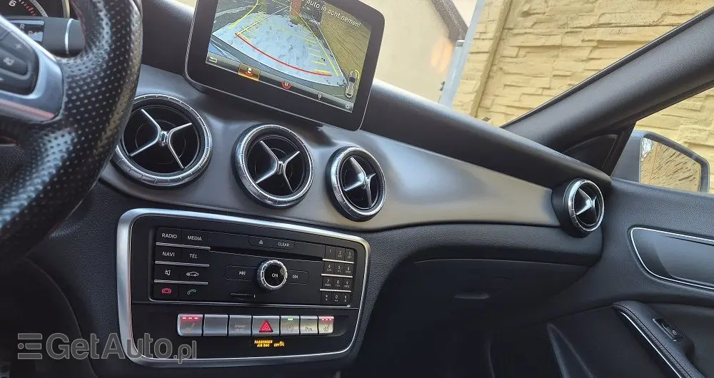 MERCEDES-BENZ CLA 180 7G-DCT AMG Line