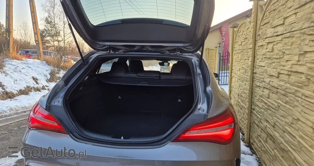 MERCEDES-BENZ CLA 180 7G-DCT AMG Line