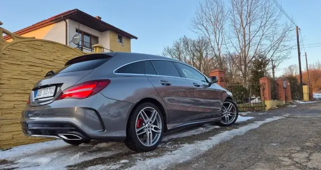 MERCEDES-BENZ CLA 180 7G-DCT AMG Line