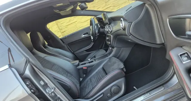 MERCEDES-BENZ CLA 180 7G-DCT AMG Line