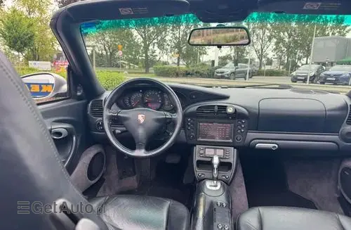 PORSCHE 911 Carrera 