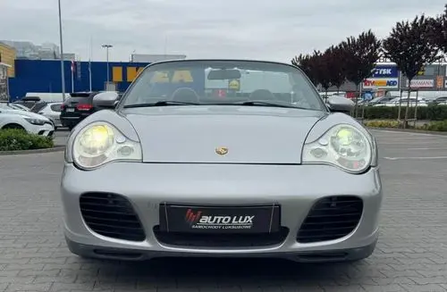 PORSCHE 911 Carrera 
