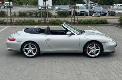 PORSCHE 911 Carrera 