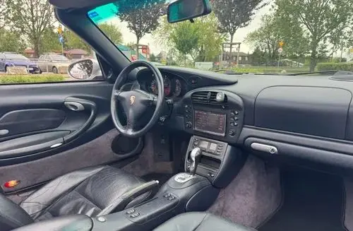 PORSCHE 911 Carrera 
