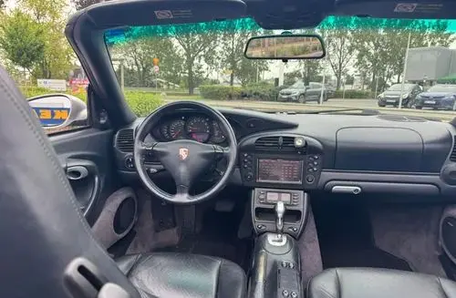 PORSCHE 911 Carrera 