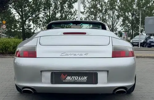 PORSCHE 911 Carrera 