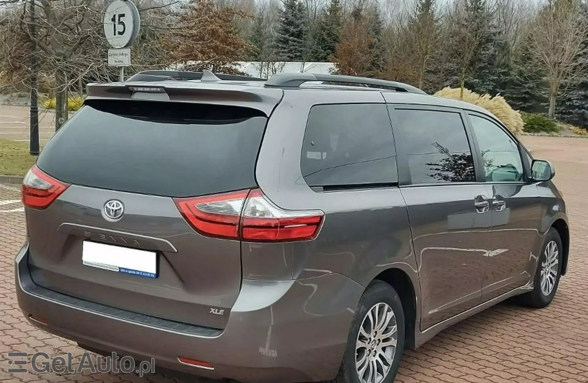 TOYOTA Sienna 
