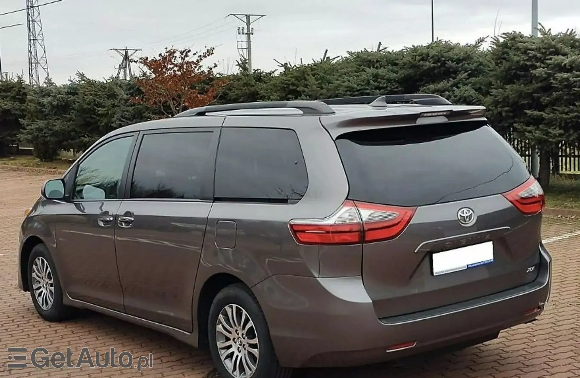 TOYOTA Sienna 