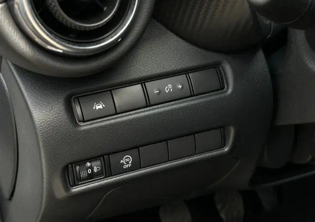 NISSAN Juke 1.0 DIG-T Kiiro