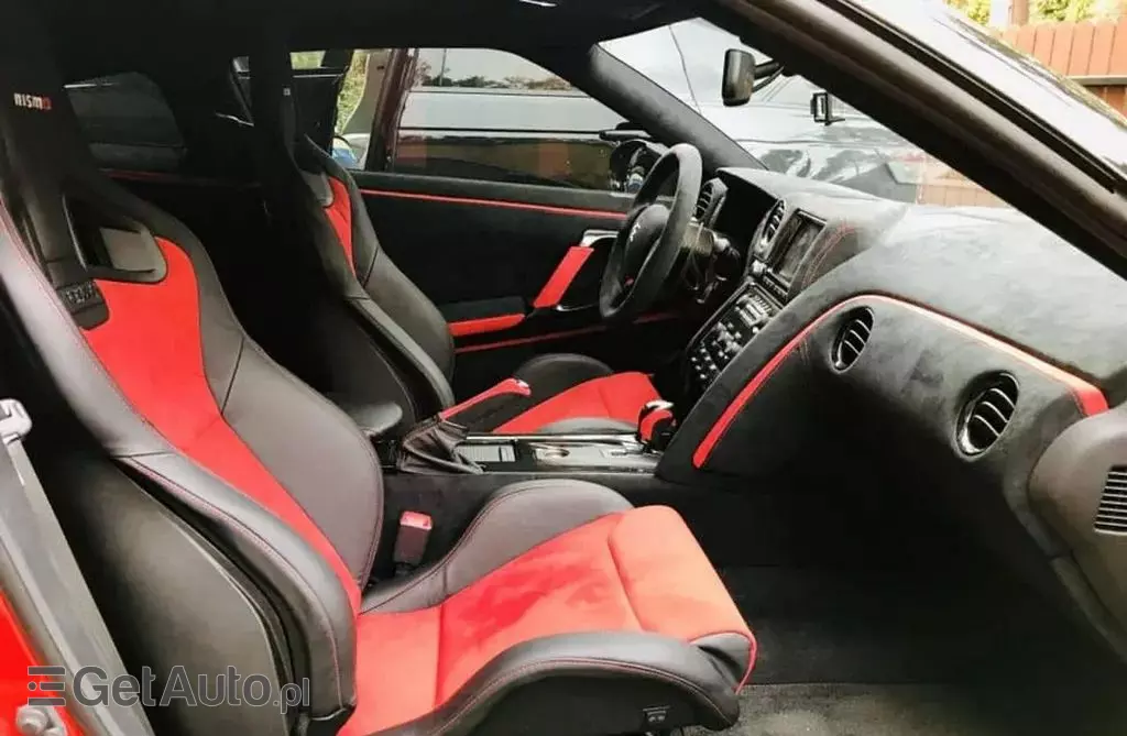 NISSAN Gt-r 