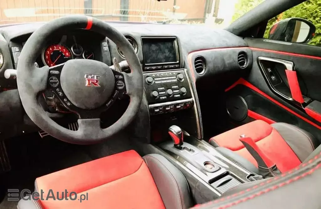 NISSAN Gt-r 