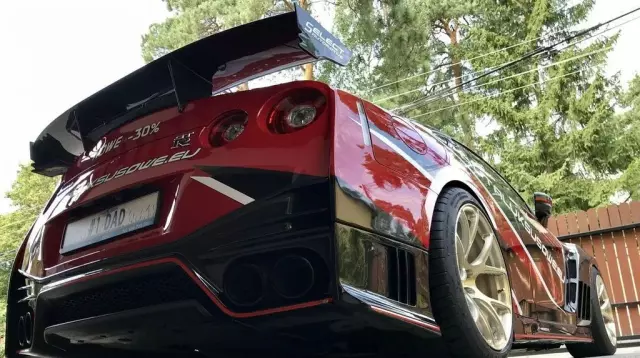 NISSAN Gt-r 