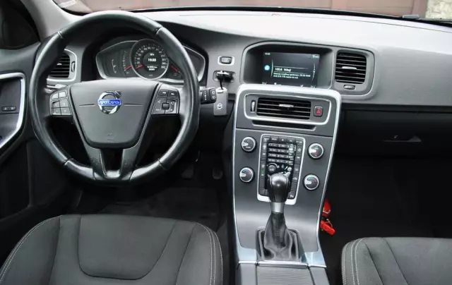 VOLVO V60 T3 Summum