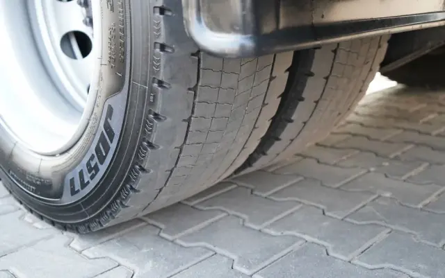 VOLVO FH 460 / FIRANKA 7,4 M  SOLÓWKA / I-SAVE / KLIMA POSTOJOWA / OŚ PODNOSZONA I SKRĘTNA / WIELTON / 