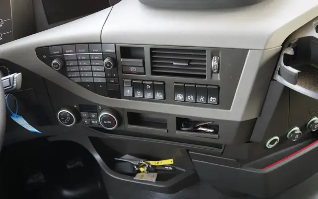 VOLVO FH 460 / FIRANKA 7,4 M  SOLÓWKA / I-SAVE / KLIMA POSTOJOWA / OŚ PODNOSZONA I SKRĘTNA / WIELTON / 