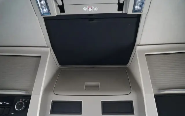 VOLVO FH 460 / FIRANKA 7,4 M  SOLÓWKA / I-SAVE / KLIMA POSTOJOWA / OŚ PODNOSZONA I SKRĘTNA / WIELTON / 