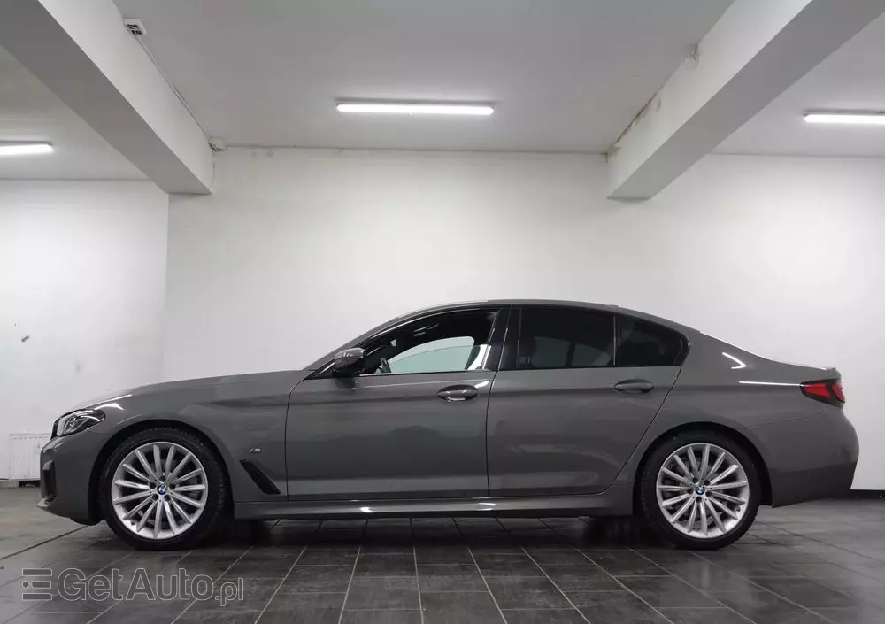 BMW Seria 5 520d xDrive M Sport sport