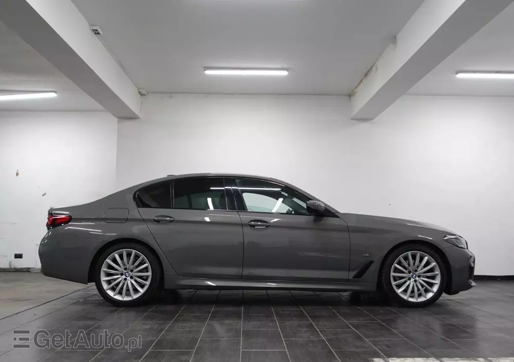 BMW Seria 5 520d xDrive M Sport sport