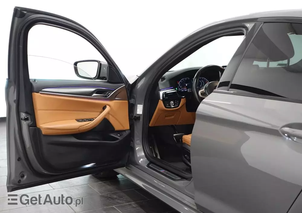 BMW Seria 5 520d xDrive M Sport sport