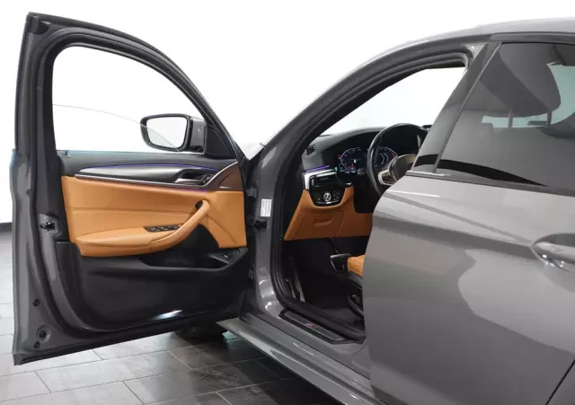 BMW Seria 5 520d xDrive M Sport sport