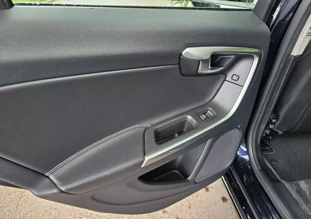 VOLVO V60 D2 Geartronic Kinetic