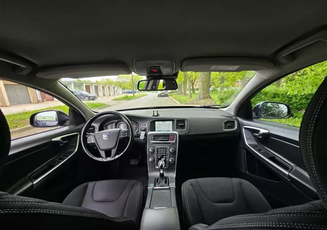 VOLVO V60 D2 Geartronic Kinetic