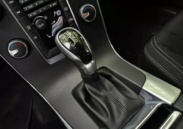 VOLVO V60 D2 Geartronic Kinetic