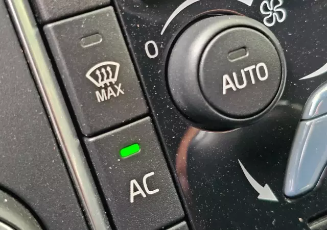 VOLVO V60 D2 Geartronic Kinetic