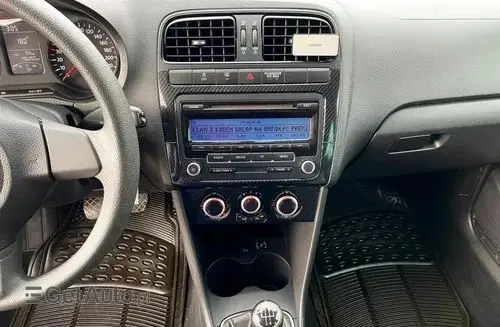 VOLKSWAGEN Polo 