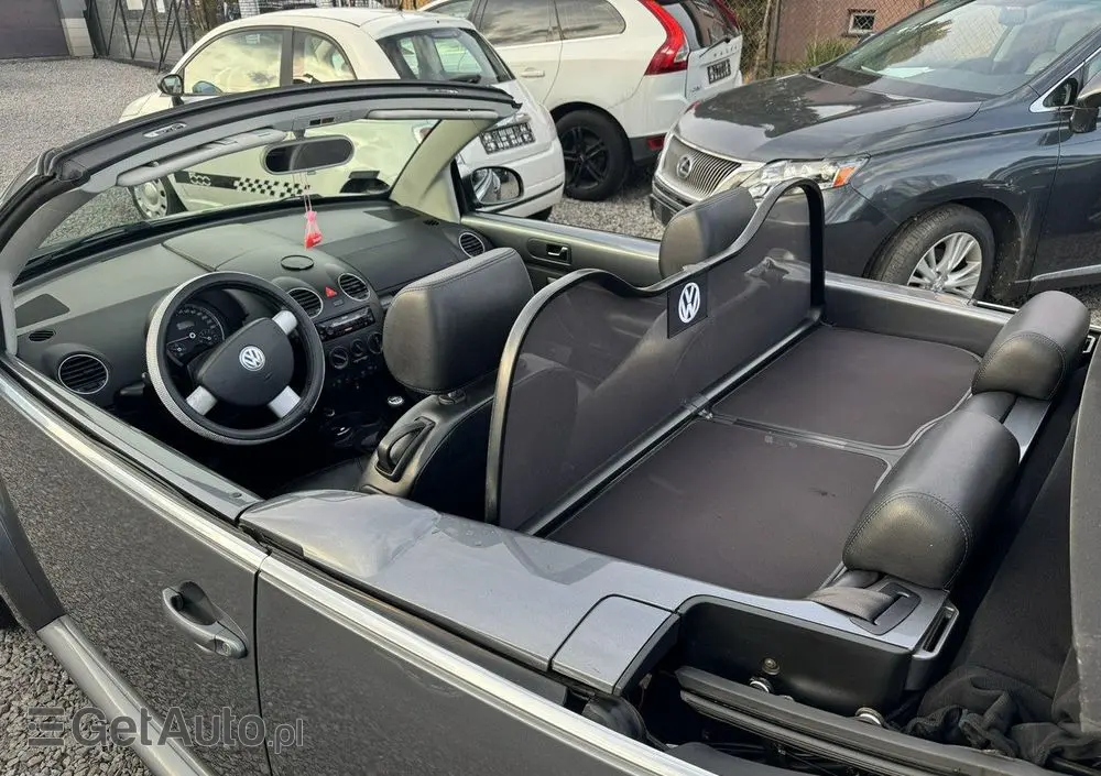 VOLKSWAGEN New Beetle 