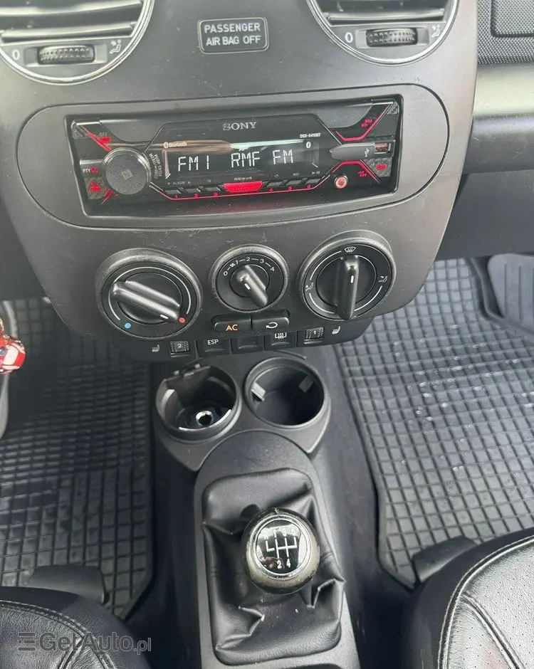 VOLKSWAGEN New Beetle 