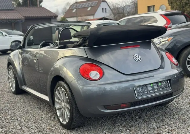 VOLKSWAGEN New Beetle 