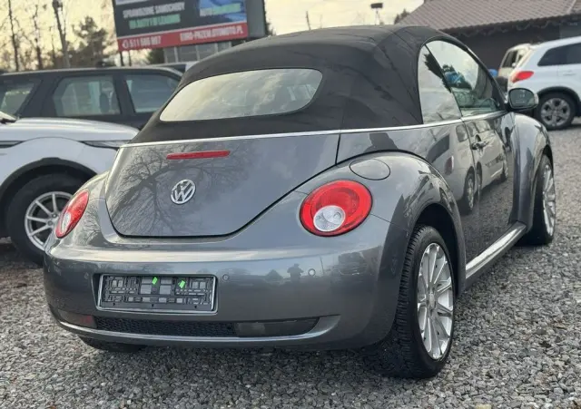 VOLKSWAGEN New Beetle 