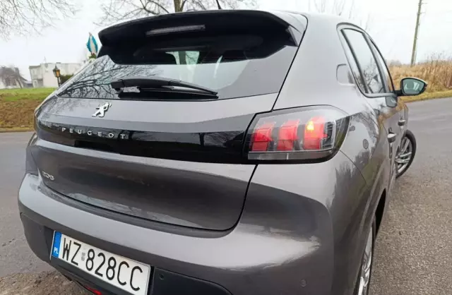 PEUGEOT 208 