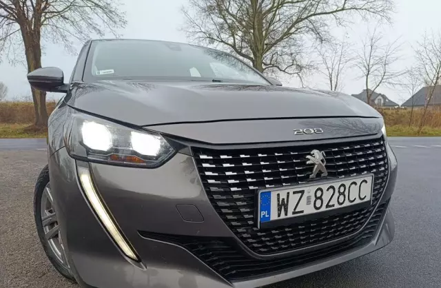 PEUGEOT 208 