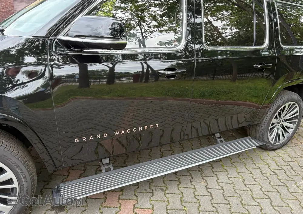 JEEP Grand Wagoneer 
