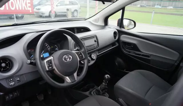TOYOTA Yaris 